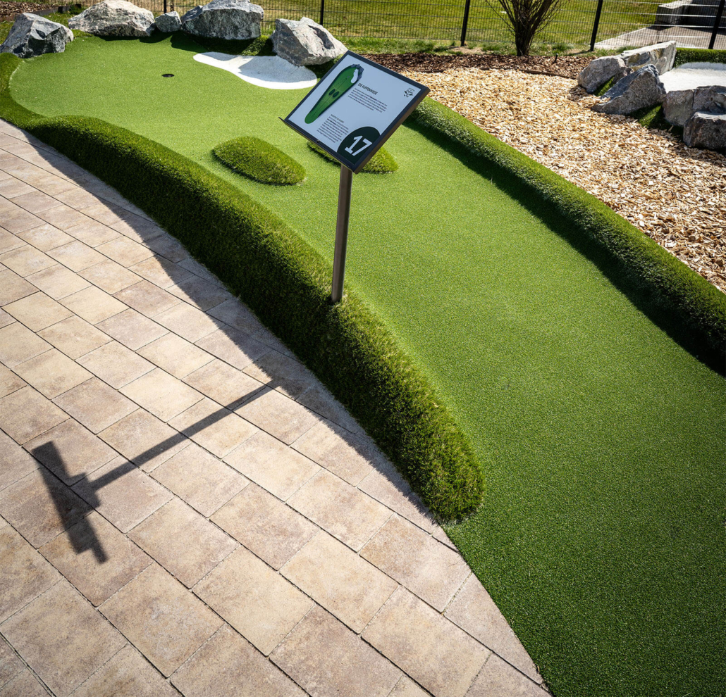 Adventuregolf am Flugplatz Nittenau-Bruck Bahn 17 - Die Kuppenwiese