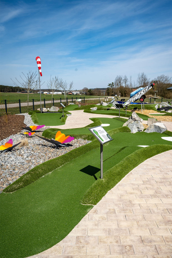 Adventuregolf am Flugplatz Nittenau-Bruck Bahn 5 - Die Ministerrampe