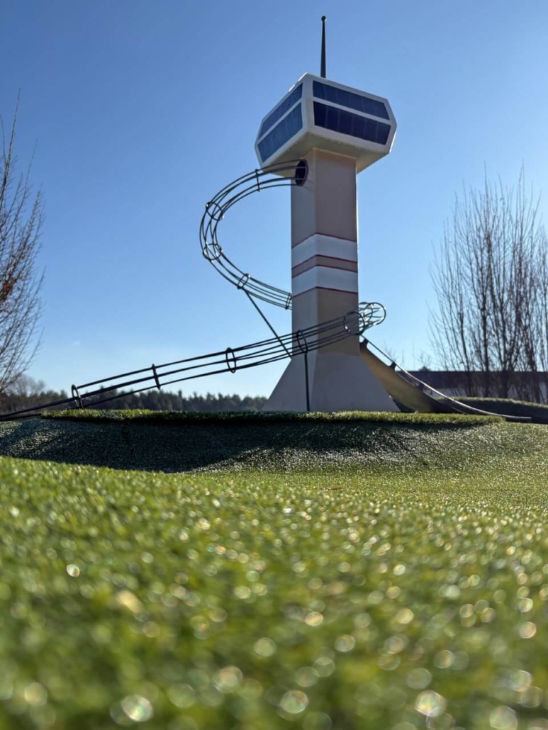 Adventuregolf am Flugplatz Nittenau-Bruck Bahn 6 - Der Tower