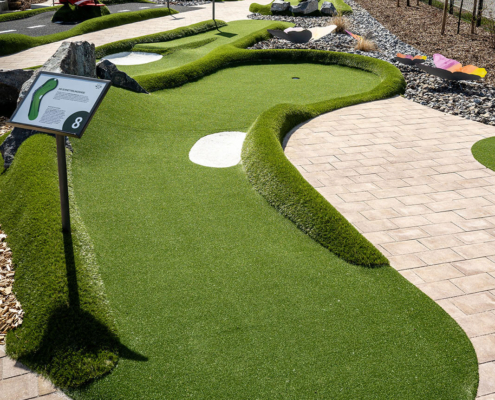 Adventuregolf am Flugplatz Nittenau-Bruck Bahn 8 - Die Schmetterlingswiese