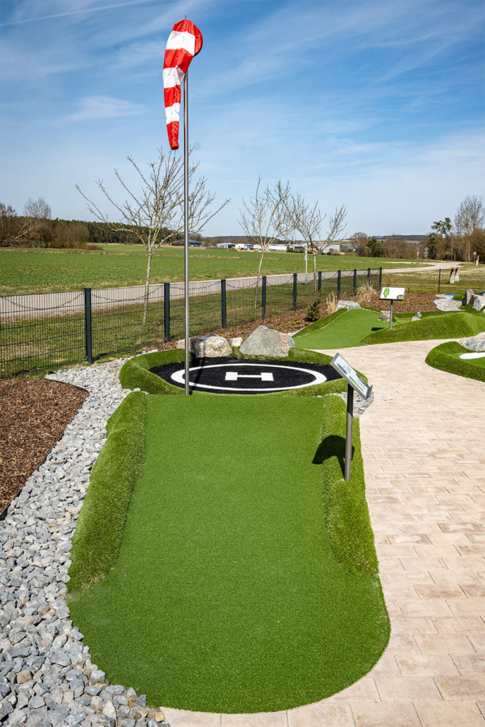 Adventuregolf am Flugplatz Nittenau-Bruck Bahn 9 - Das Helipad